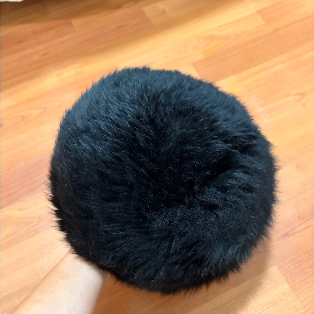 Elegant vintage back shearling hat with tags never worn